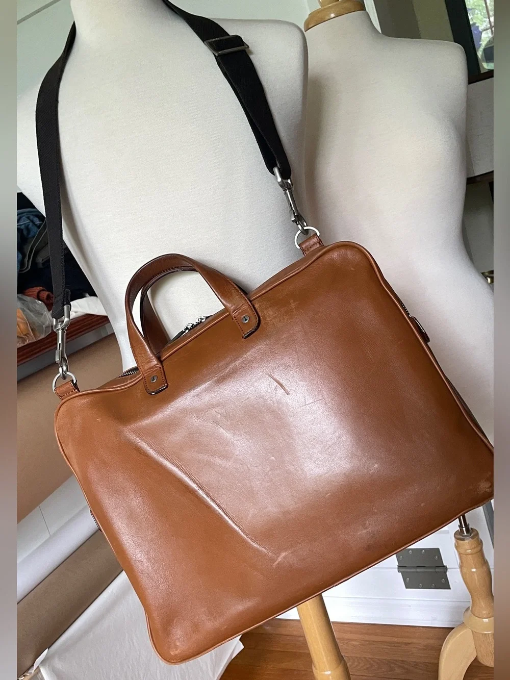 JACK SPADE // men’s cognac brown cow leather slim laptop messenger bag